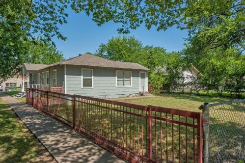 1104 Clint St, Carrollton TX  75006-6311 exterior