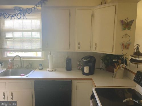 220 Garland Dr, Carlisle PA  17013-4271 exterior