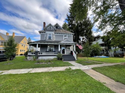311 10th St, Franklin, PA 16323-1150