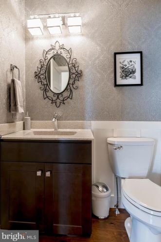 212 Shade Tree Dr, Lancaster PA  17603-5074 exterior