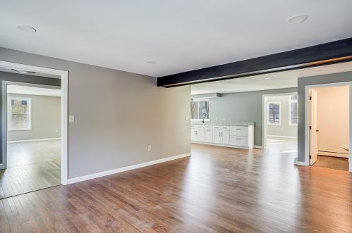 1 Cherokee Ct, Londonderry NH  03053-2635 exterior