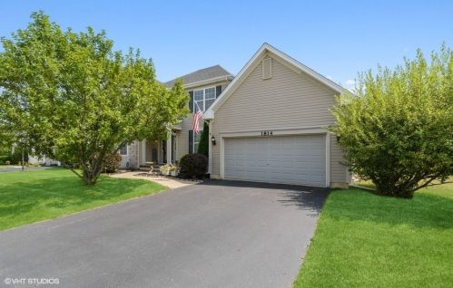 1814 Thurow St, Sycamore, IL 60178-3034