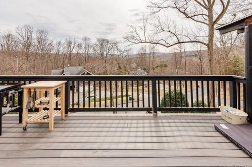 21 Great Quarter Rd, Sandy Hook CT  06482-1560 exterior
