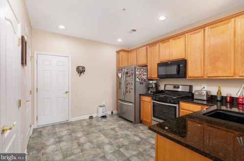 19410 Diamond Lake Dr, Leesburg, VA 20176-6511