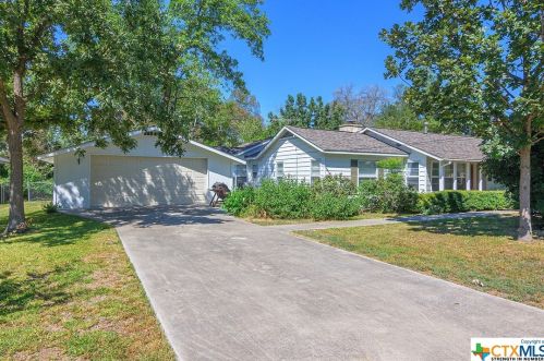224 Romberg St, Seguin, TX 78155-6021