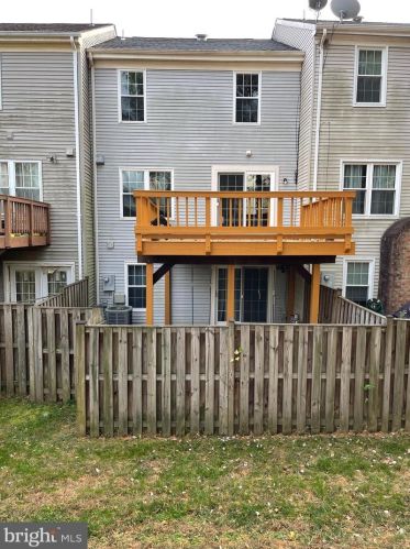 6157 Green Hollow Ct, Springfield VA  22152-1443 exterior