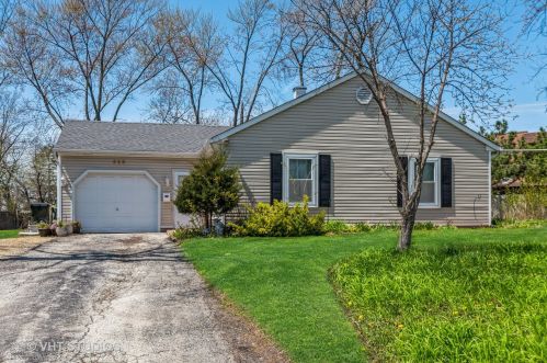 508 Cherry Cir, Glenview, IL 60025-4585