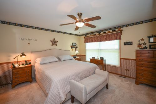 885 Chatham Dr, Carol Stream IL  60188-2979 exterior