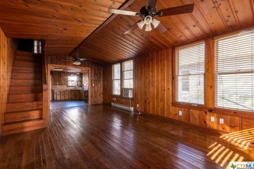 215 Bowie St, Stairtown, TX 78648-2903