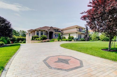17 Paddock Dr, Lincoln, RI 02865-4944
