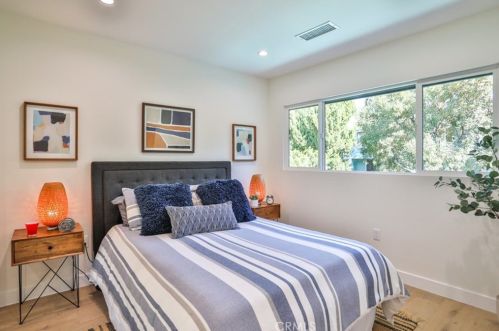5810 Mammoth Ave, Van Nuys CA  91401-4419 exterior