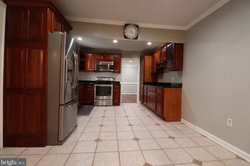 8005 Lake Pleasant Dr, Springfield VA  22153-3005 exterior