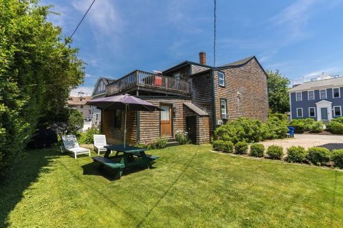 7 Boss Ct, Middletown, RI 02840-3958