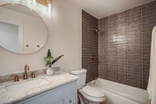 8408 Cayuga Dr, Austin TX 78749-3972 exterior