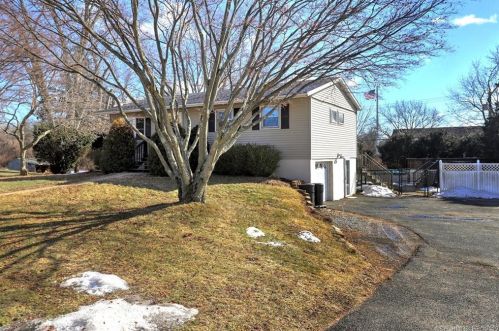87 Pleasant View Rd, Derby, CT 06418-2417