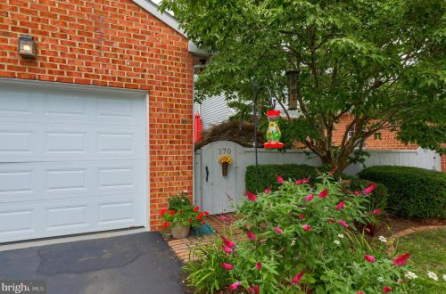 170 Treetops Dr, Lancaster, PA 17601-1700