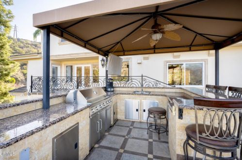 1958 Calafia St, Glendale CA  91208-2306 exterior