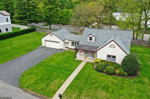 52 Suter Ln, Paterson, NJ 07508-2828