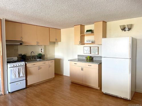1129 Rycroft St, Honolulu, HI 96814-2853