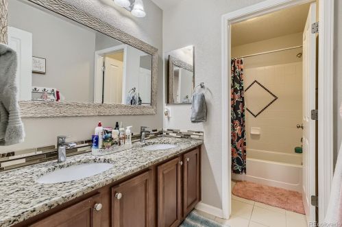 24561 Ontario Dr, Aurora CO 80016-6072 exterior