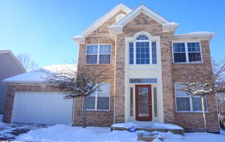 302 Merry Oaks Rd, Streamwood, IL 60107-2190
