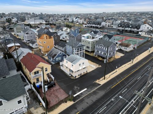 125 Throssell Rd, Lavallette NJ 08735-3230 exterior