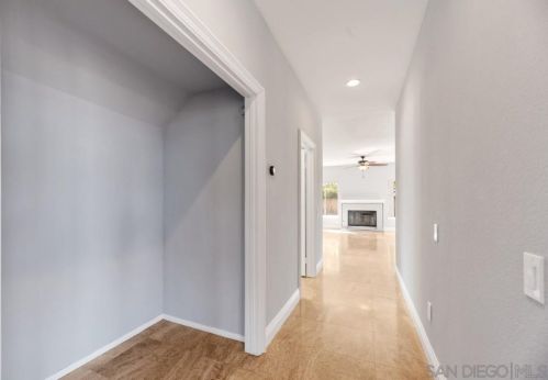 1597 Parkview Dr, Vista CA  92081-8750 exterior