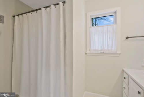 7604 Gresham St, Springfield VA  22151-2933 exterior