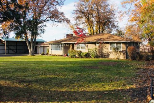 2070 Houston Rd, Medford, OR 97535-5701