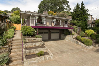 7545 Corbett Ave, Portland OR  97219-2909 exterior