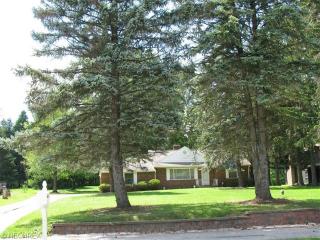 7570 Richmond Rd, Cleveland, OH 44146-6508