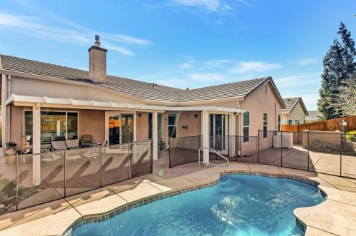 9247 Brown Rd, Elk Grove, CA 95624-3917