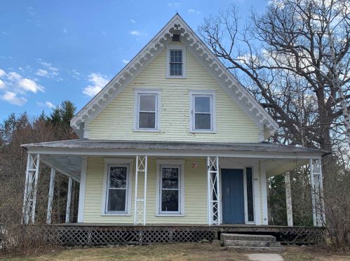 83 Main St, Bradford, NH 03221-3308
