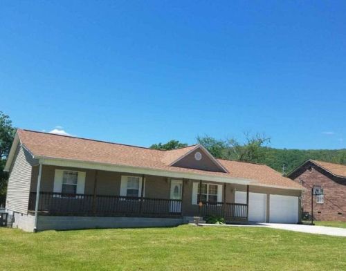 331 Mountain Perkins Ln, Jacksboro, TN 37757-2823