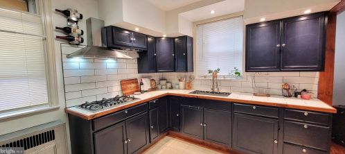 6933 Large St, Philadelphia, PA 19149-1705