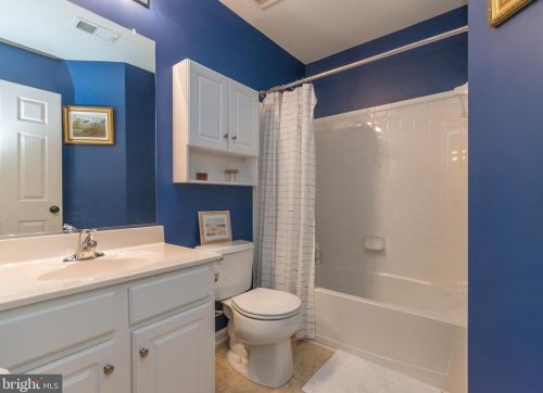 228 Lord Fairfax St, Charles Town WV  25414-2607 exterior