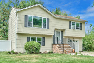22 Croman Ct, Hazlet, NJ 07730-2019