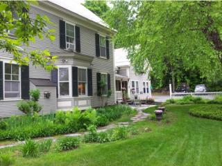 43 Pleasant St, West Woodstock VT  05091-1129 exterior