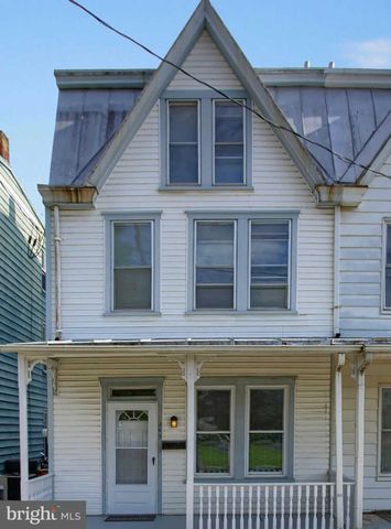 265 Lincoln St, Carlisle PA  17013-1822 exterior