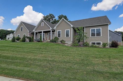 14 Lincoln Meadows Dr, Lincoln, RI 02865-4703