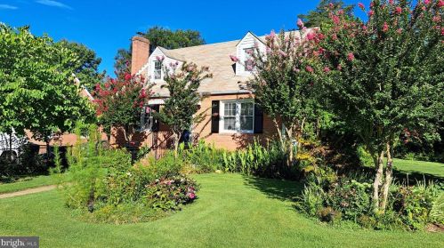 7400 Elmwood Dr, Falls Church, VA 22042-1412
