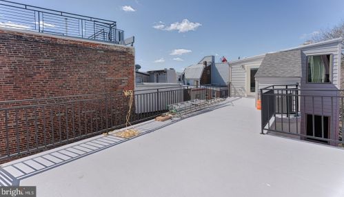 950 Front St, Philadelphia PA 19147-0043 exterior