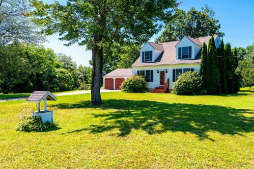 61 Field Rd, Augusta, ME 04330-2615