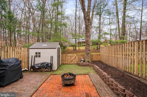 5865 Banning Pl, Springfield VA  22015-3666 exterior