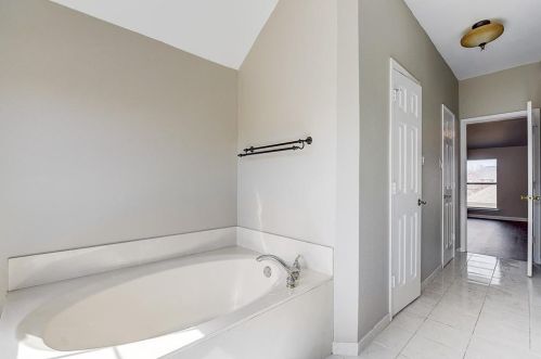 3908 Randall Ln, Carrollton TX 75007-1085 exterior