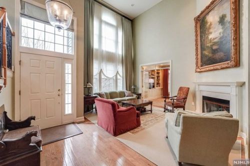 10 Skyview Dr, Paterson, NJ 07508-3143