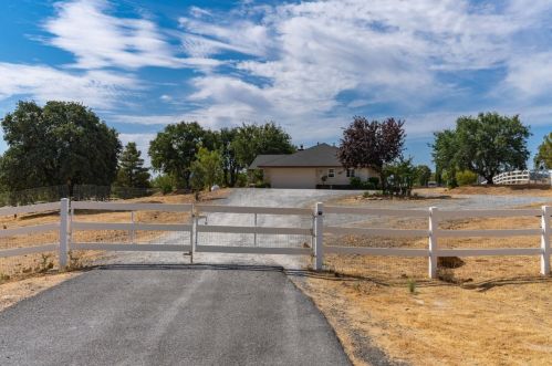 2020 Yolo Ct, Copperopolis, CA 95228-9533