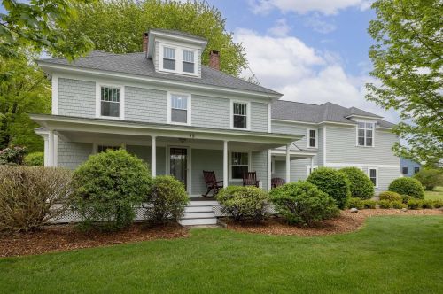 85 High St, Stratham, NH 03885-2217