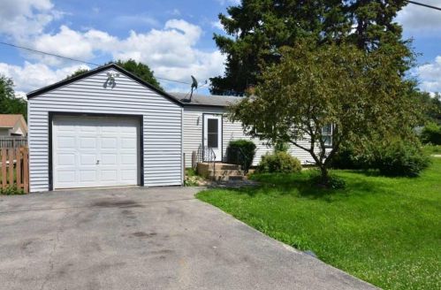 402 Shoreland Rd, Rockford, IL 61115-2837