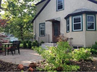 3535 Kyle Ave, Minneapolis, MN 55422-2845